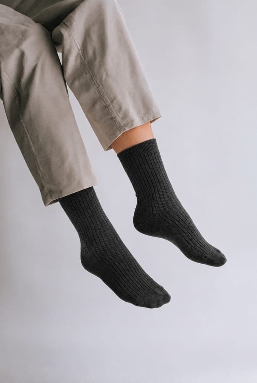 Men’s Classic Ribbed Crew Socks – Charcoal Grey
