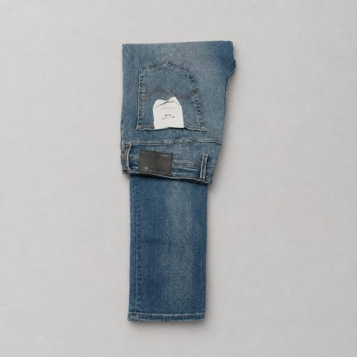 Jack & Jones Men’s Straight Fit Stretch Jeans – Light Wash Blue — image 1