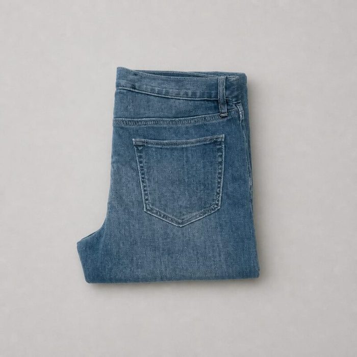 Men’s Straight Fit Stretch Jeans – Light Wash Blue